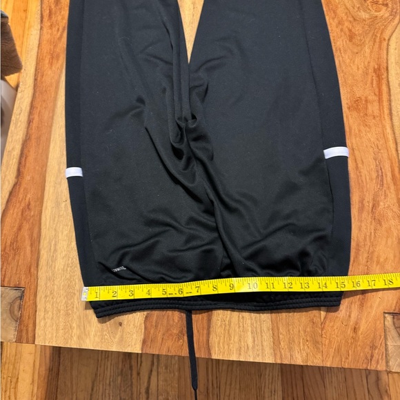 Adidas track or jogging pants size M in like new condition - Picture 4 of 10